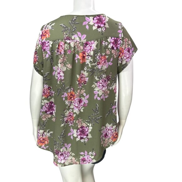 Torrid Womens Top Keyhole Cutout Georgette Blouse Green Floral Plus Size 2 | 2X - Picture 7 of 14